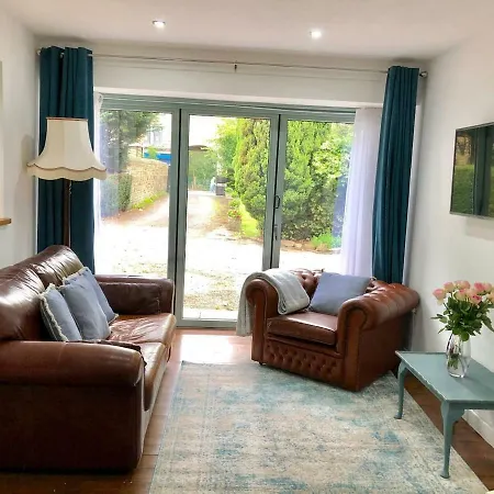 Jasmine Leeds (West Yorkshire)